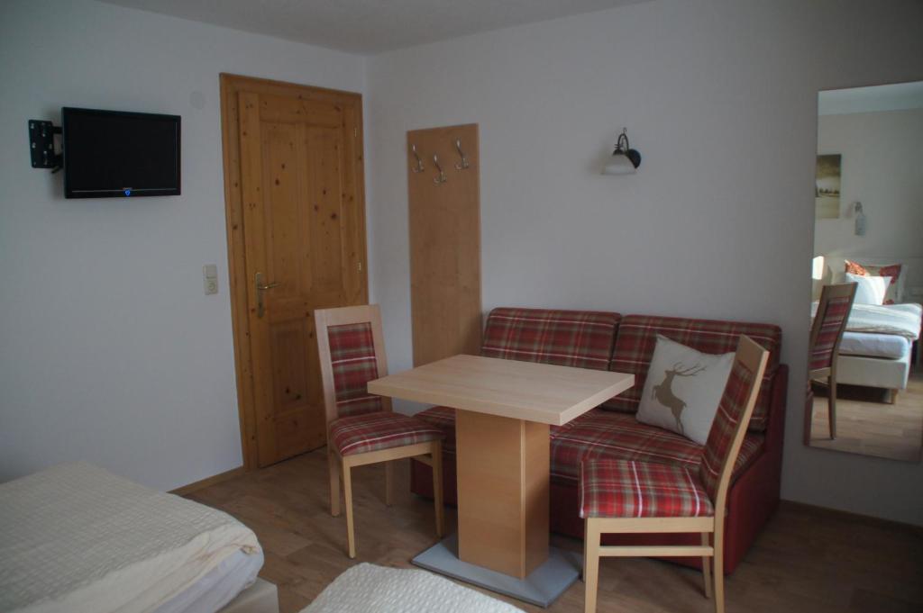 Appartment Sarlo Sankt Anton am Arlberg Ruang foto